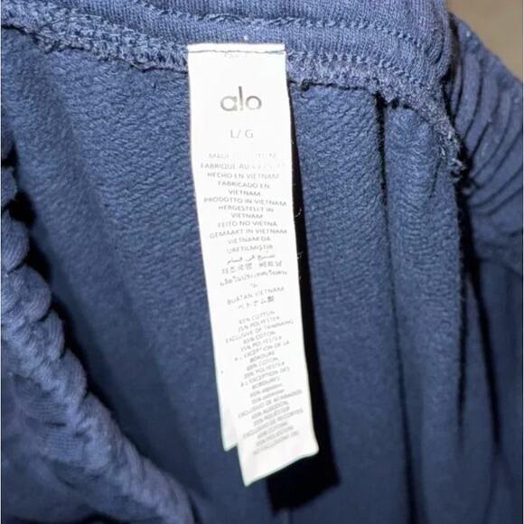(L) NWT $138 Alo Yoga Accolade Sweatpant Navy - Picture 8 of 8